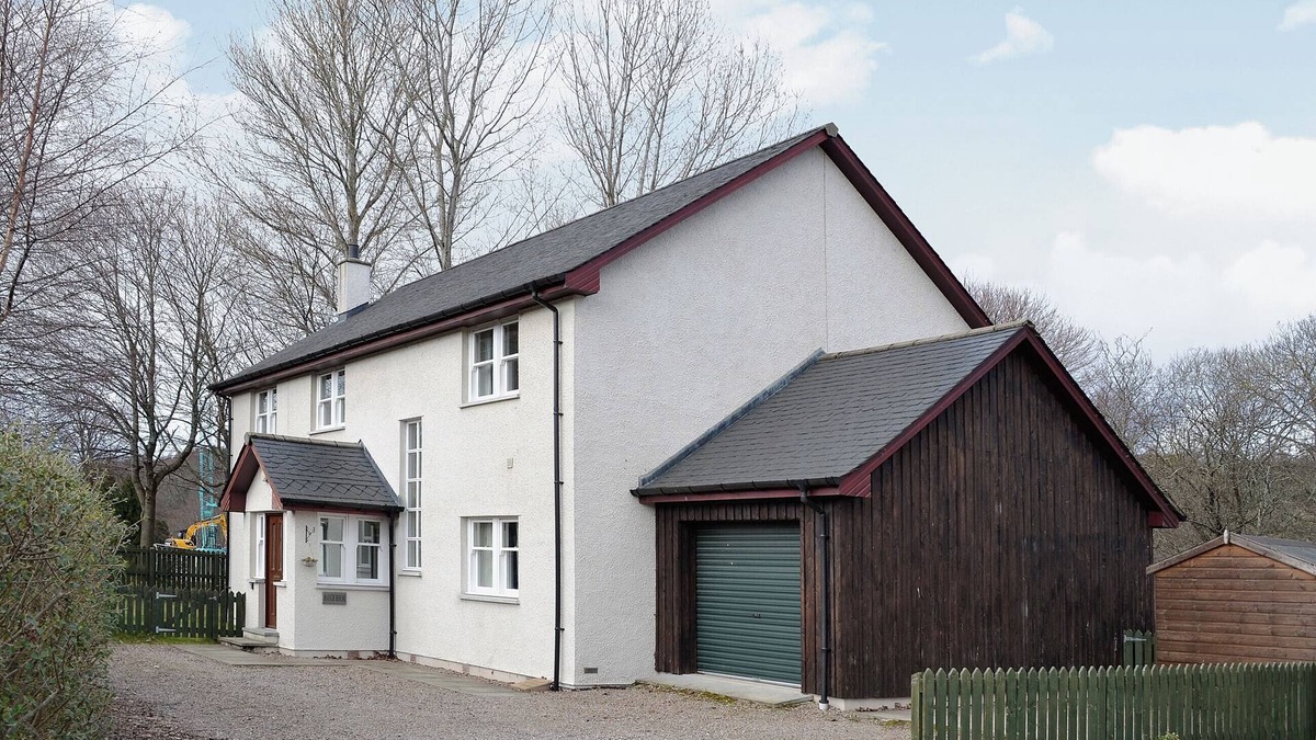 Aberlour Cottage | 5 bedroom accommodation in Aberlour