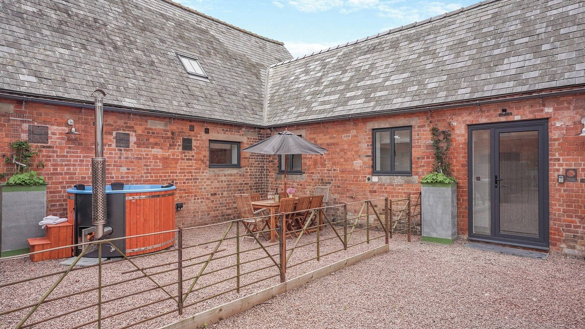 Huntley Cottage | 5 bedroom accommodation in Huntley