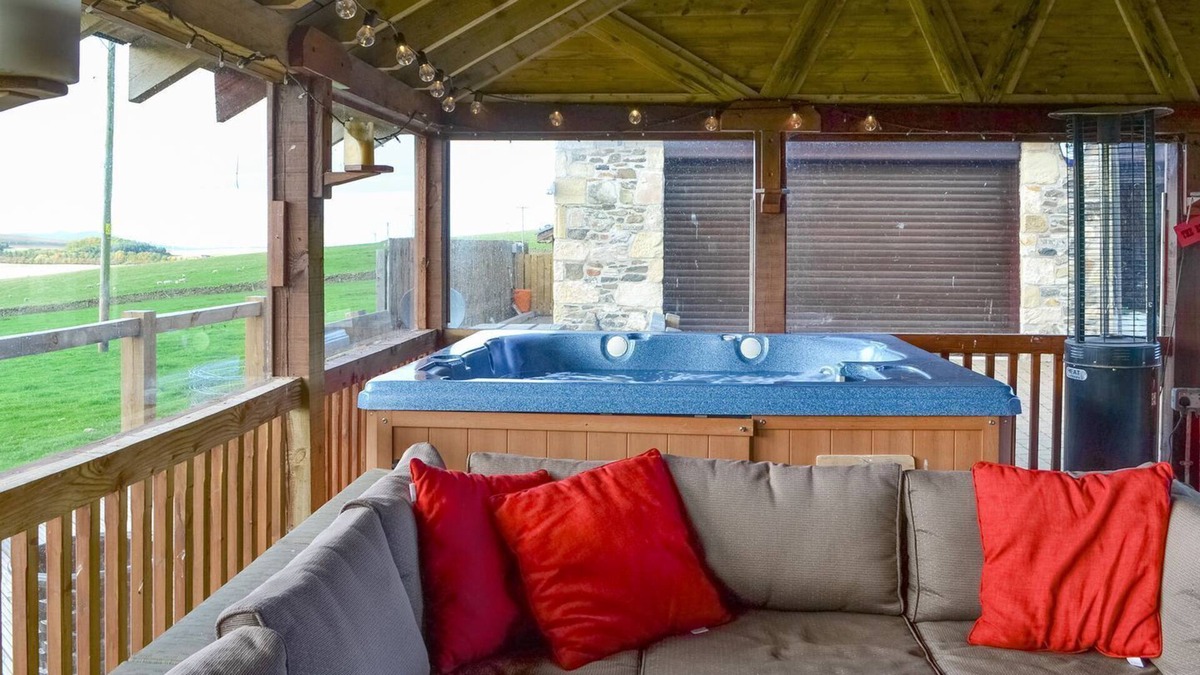 Heriot Cottage | 5 bedroom accommodation in Nettlingflat, near Heriot