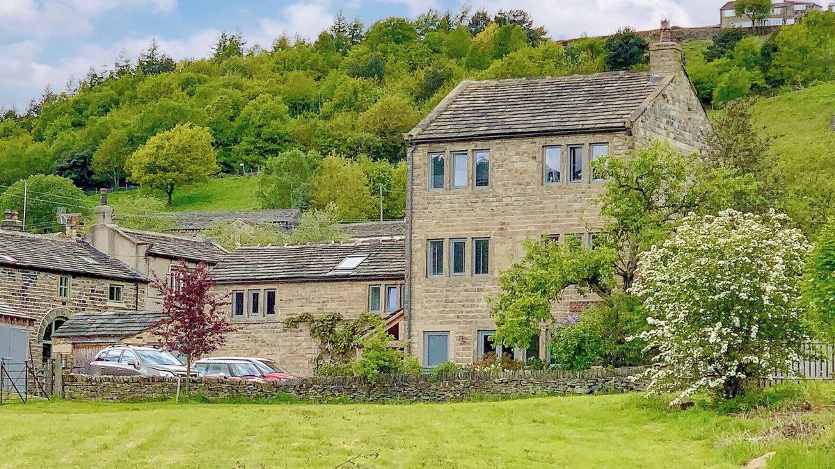 Honley Cottage | 5 bedroom accommodation in Slaithwaite, near Huddersfield