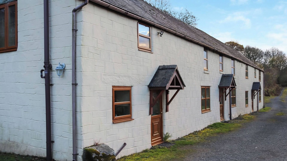 Cwmtirmynach Cottage | 5 bedroom accommodation in Bala