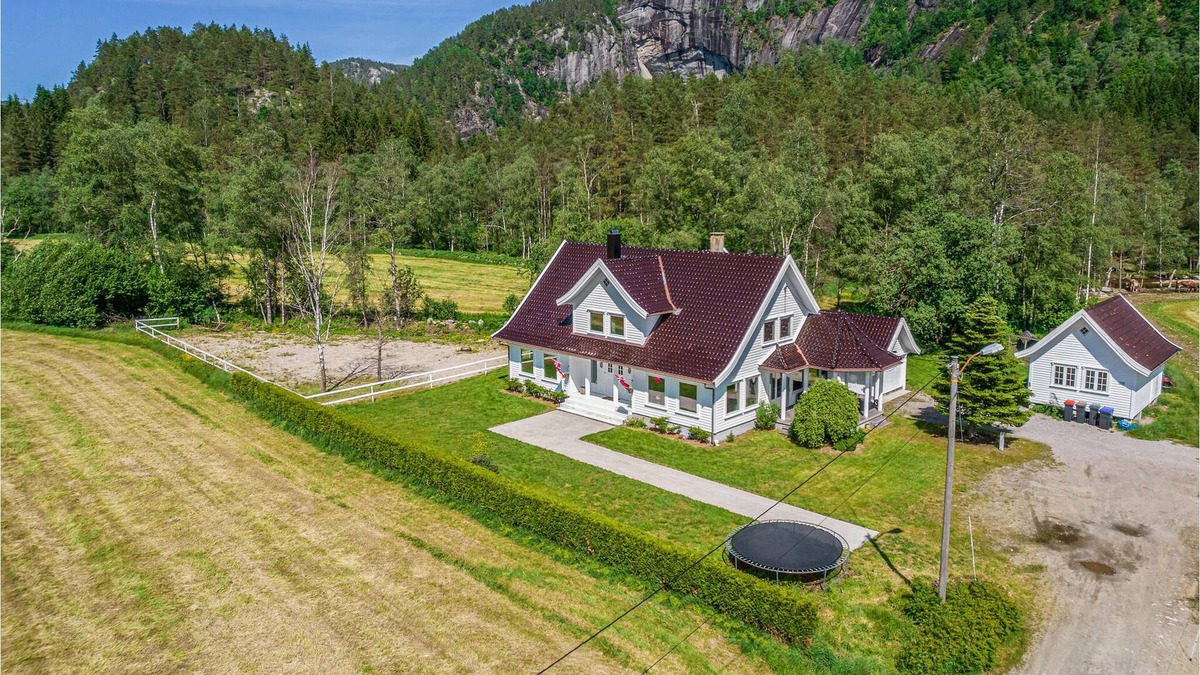 Flekkefjord House | 5 bedroom accommodation in Gyland