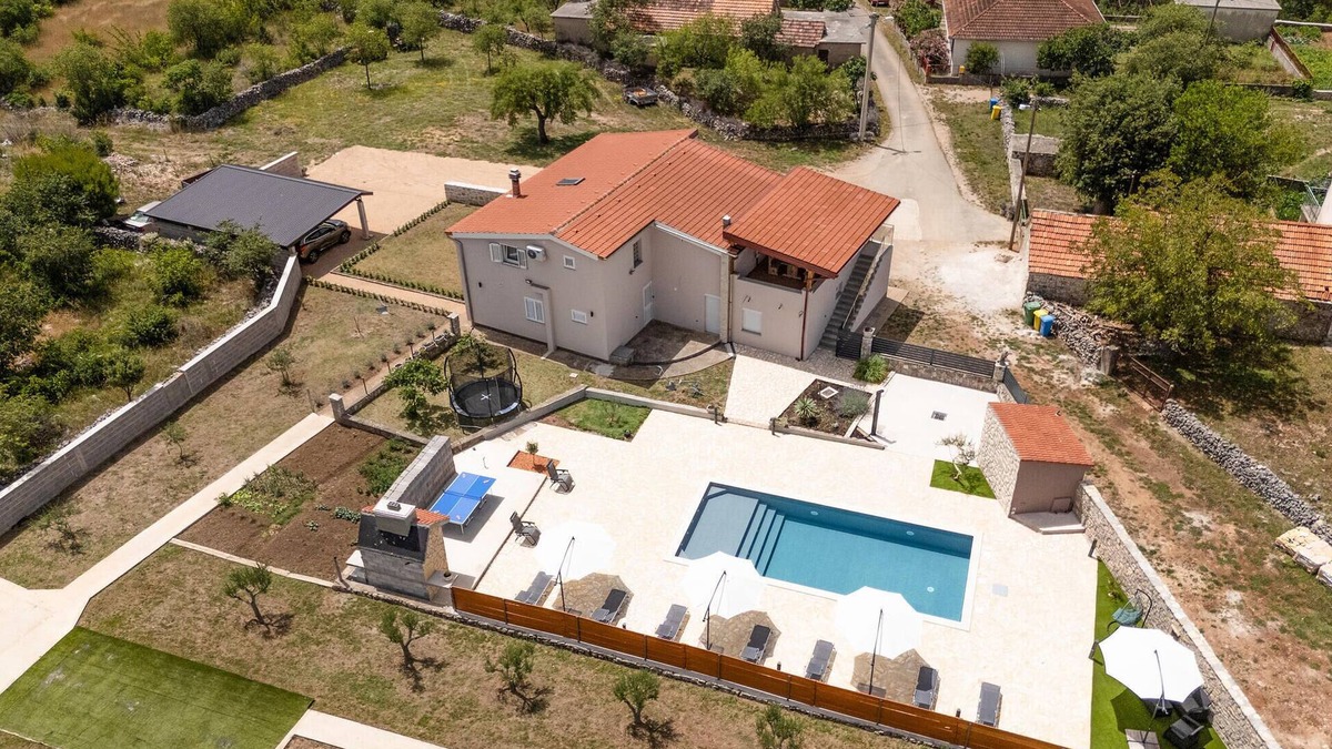 Bogatic House | 5 bedroom amazing home in Bogatic