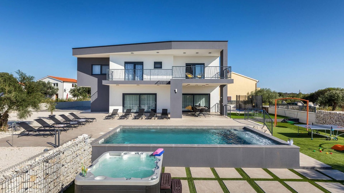 Galizana House | 5 bedroom amazing home in Galizana
