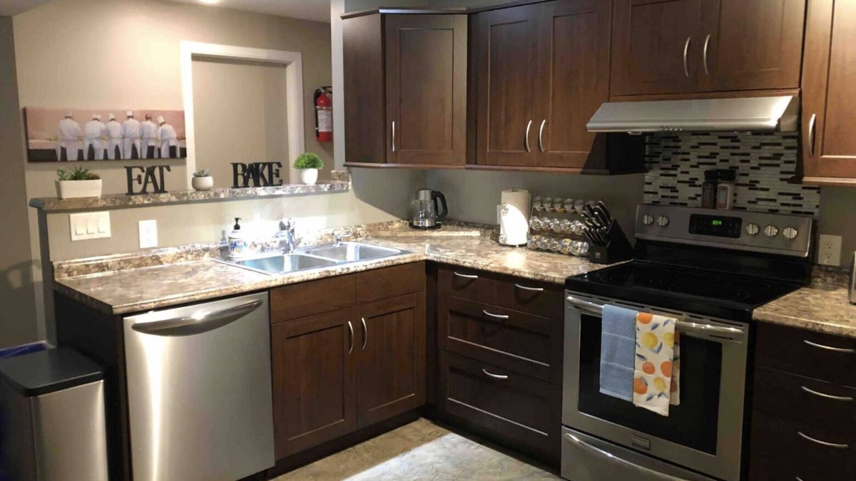 Grande Prairie House | 5 Bedroom beautiful & modern home