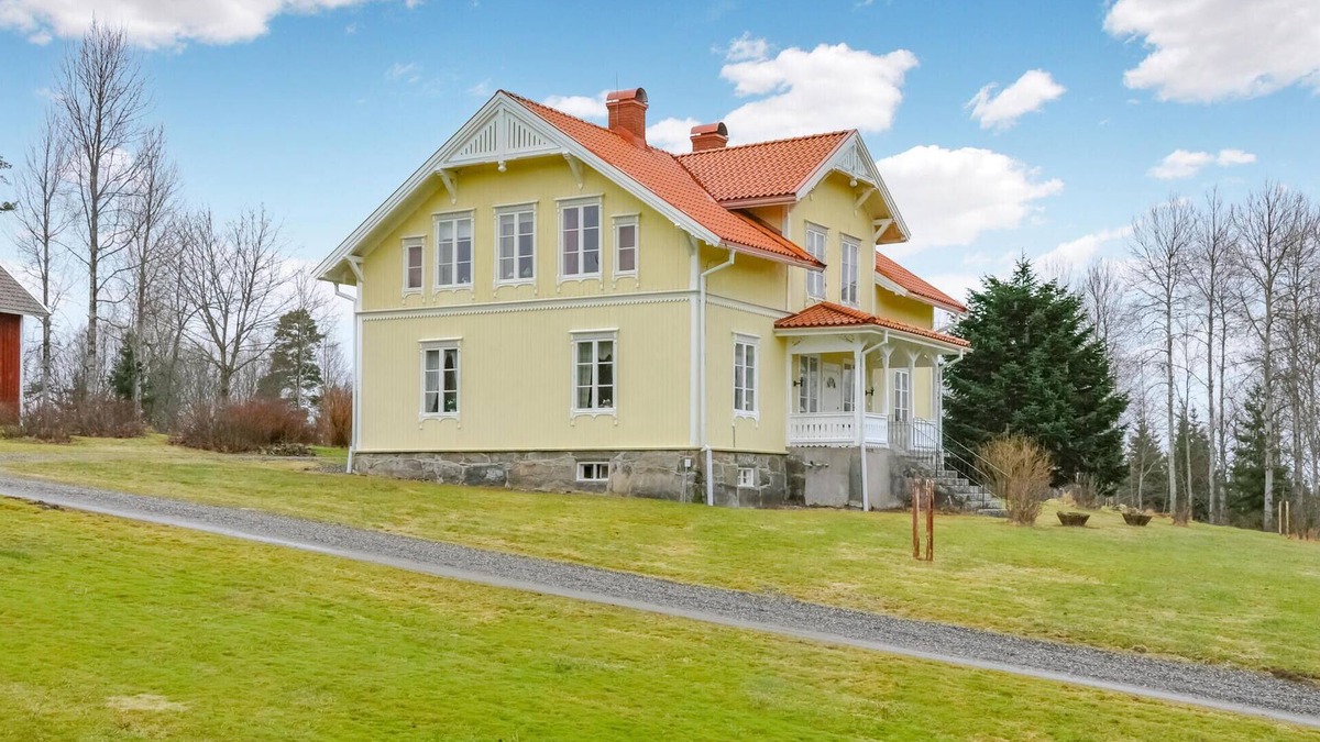 Varmland County House | 5 bedroom beautiful home in Juskog Husa