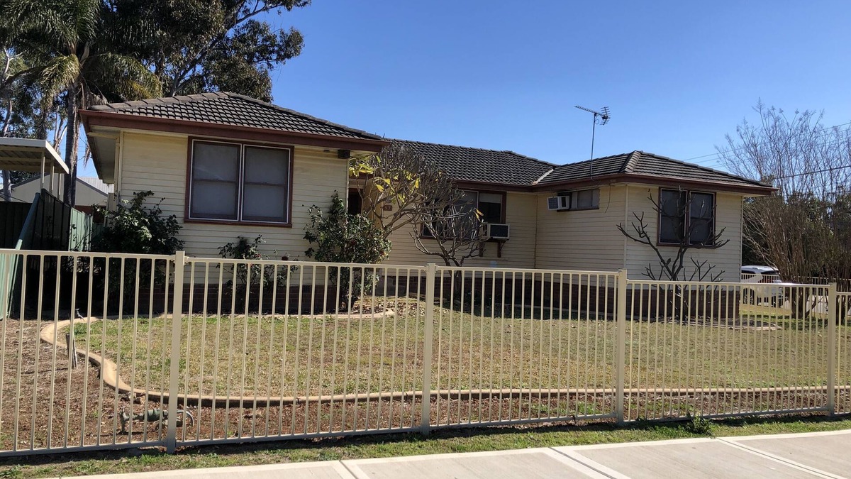 Kingswood House | 5 bedroom close to hospital/Sport facilities