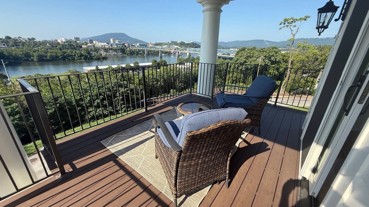 North Chattanooga House | 5 Bedroom Condo with STUNNING VIEWS of Downtown Chattanooga & the Tenn. River