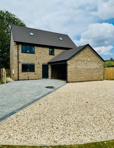 Grimsby Villa | 5-Bedroom Cottage, New Waltham, Grimsby