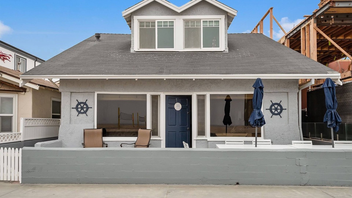 South Redondo House | 5 bedroom Cottage on the Strand!