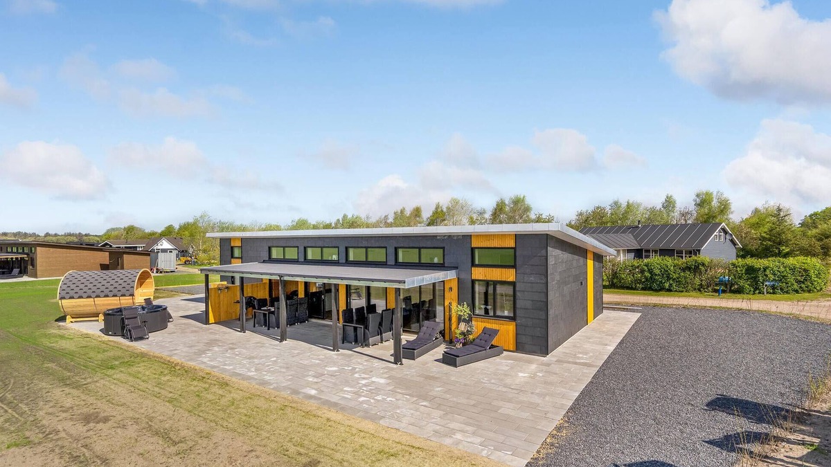 Oster Hurup House | 5 bedroom cozy home in Hadsund
