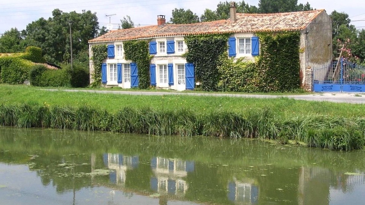 Oulmes Other | 5 Bedroom Farmhouse sleeps 12/14, central heating, open fireplace