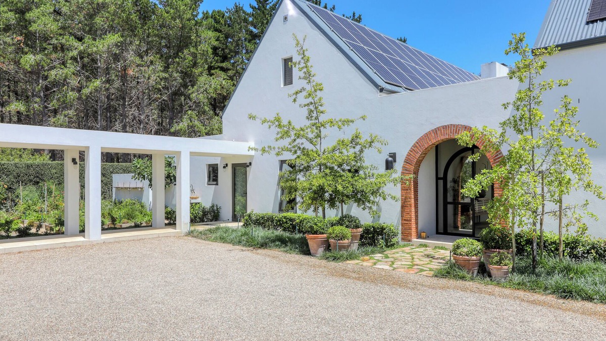 Tokai House | 5-Bedroom Forest Getaway with Jacuzzi & Views