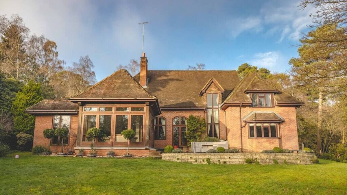 Farnham House | 5 Bedroom Garden House in Surrey
