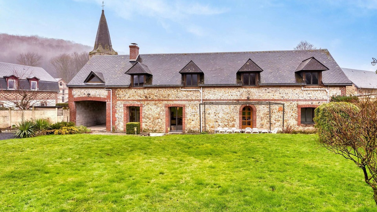 Ganzeville House | 5 bedroom gorgeous home in Ganzeville