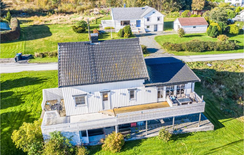 Haram House | 5 Bedroom Gorgeous Home In Fjørtoft