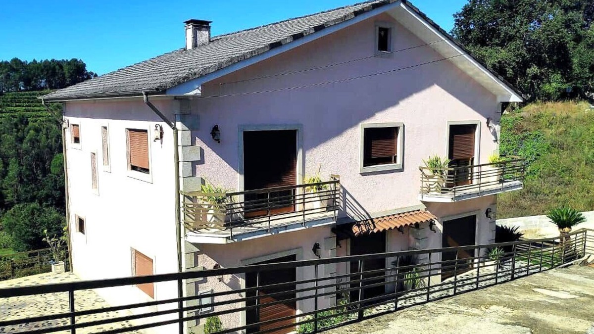 Amares House | 5 bedroom house in Bouro