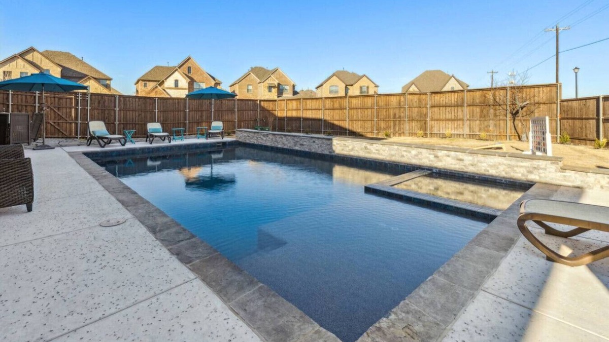 Elmo House | 5 Bedroom Home + Pool + Media Room+ Grill!