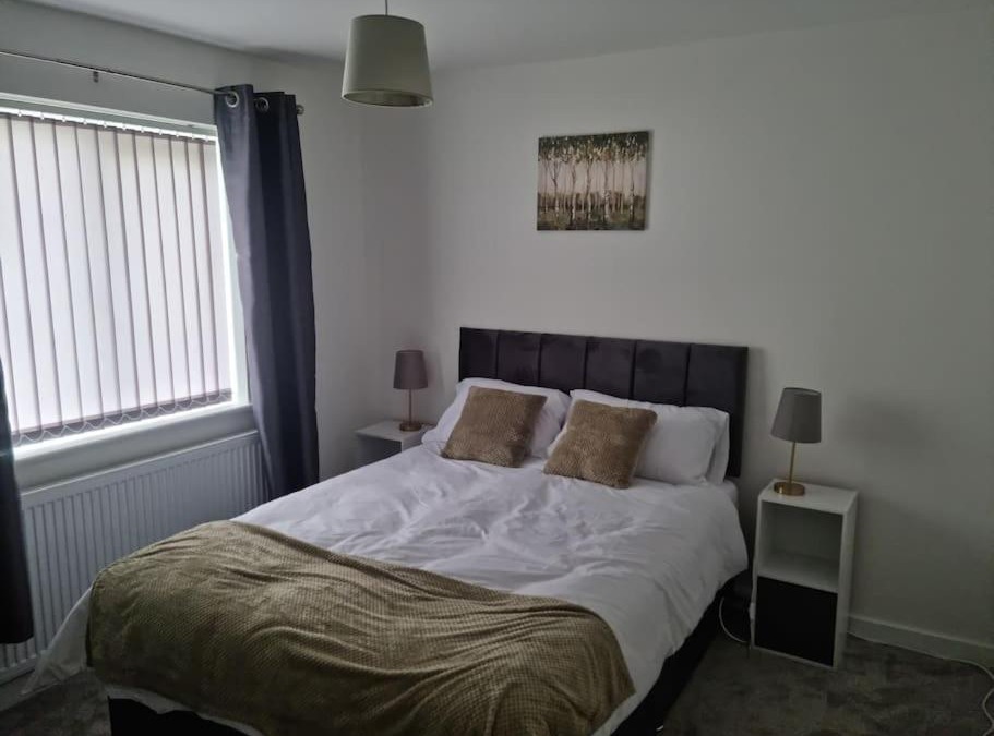 Ellesmere Port House | 5 bedroom house - Cheshire Oaks