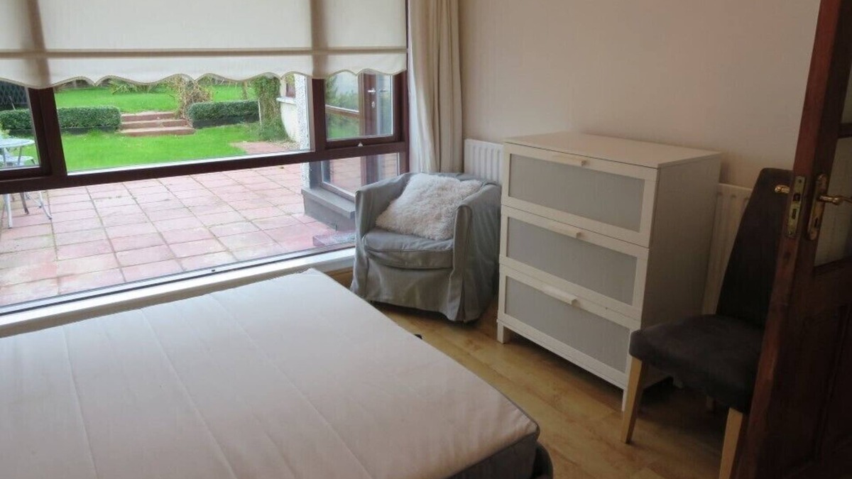 Santry House | 5-bedroom house in Dublin close to Airport, Dublin City & Omni Shopping Mall.