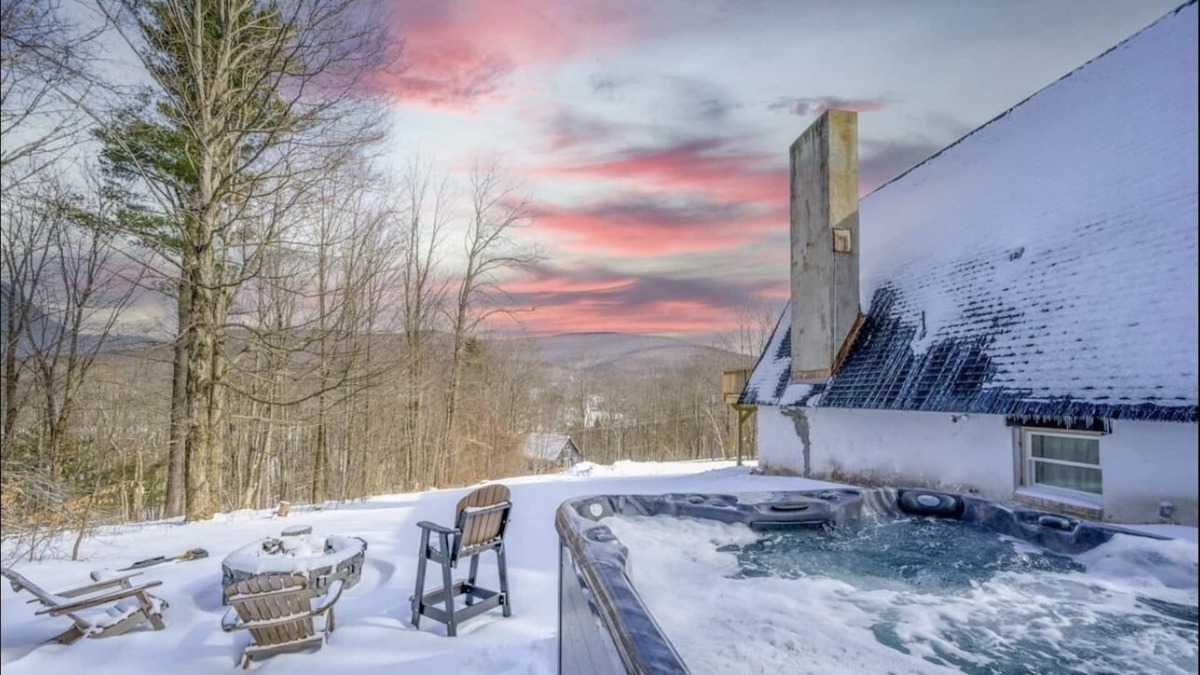 Lanesville Cabin | 5 bedroom house & Mountain View with hot tub & waterfall hiking trails & Golf