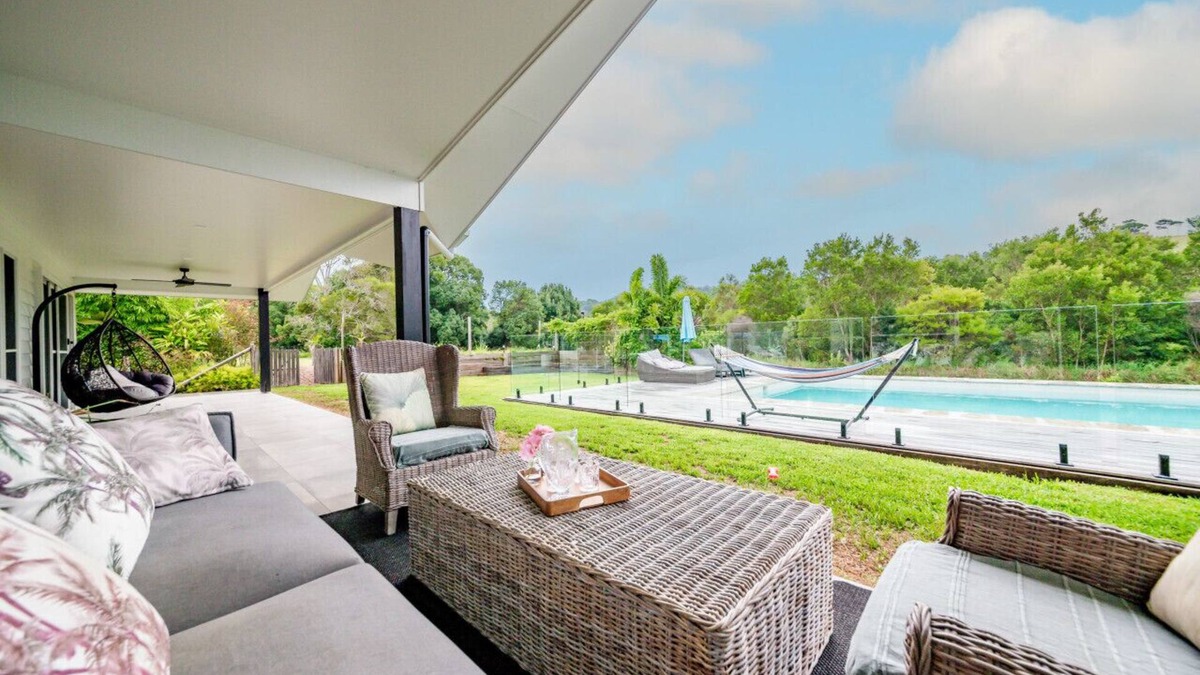 Kin Kin House | 5 Bedroom house, pool, wifi, fire place, sauna
