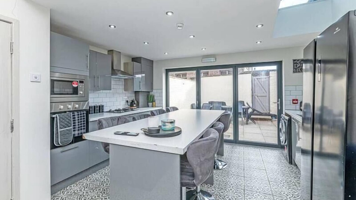 Anfield House | 5 Bedroom House - Thirlmere Road