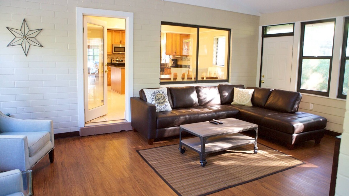 Gainesville House | 5 Bedroom House- Walk to UF/ Stadium- Perfect for families and Groups