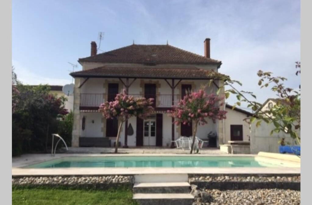 Laparade House | 5-bedroom house with pool at edge of small village