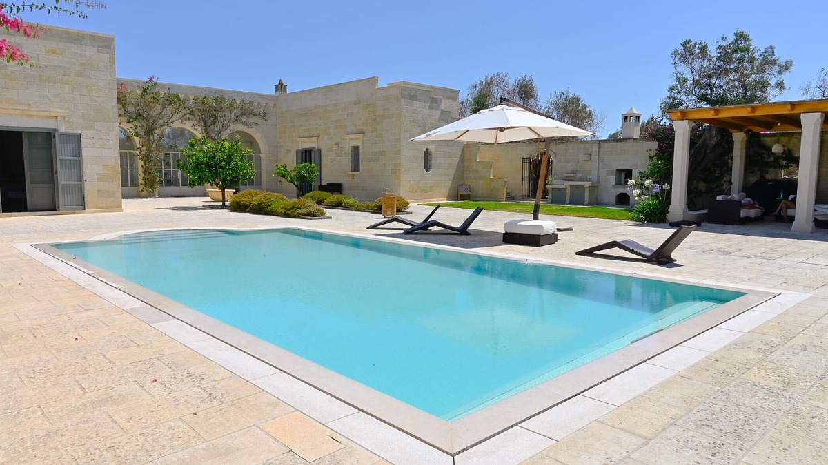 Carpignano Salentino House | 5 bedroom Masseria with heated pool and tennis court