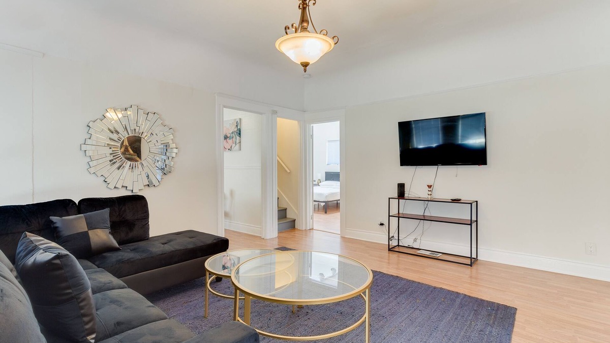 Pico-Union House | 5 Bedroom Koreatown Charmer near Downtown Los Angeles