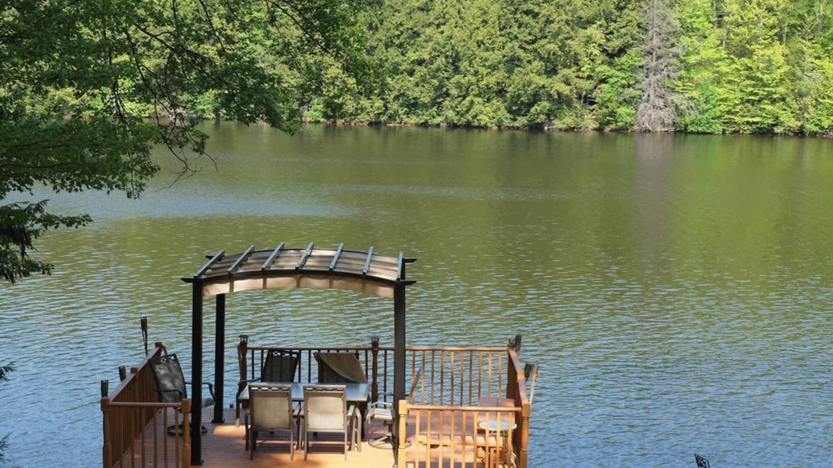 Mongaup Valley House | 5 Bedroom Lakefront, Hot Tub, Game Room, Private Yard, Deck, kayaks