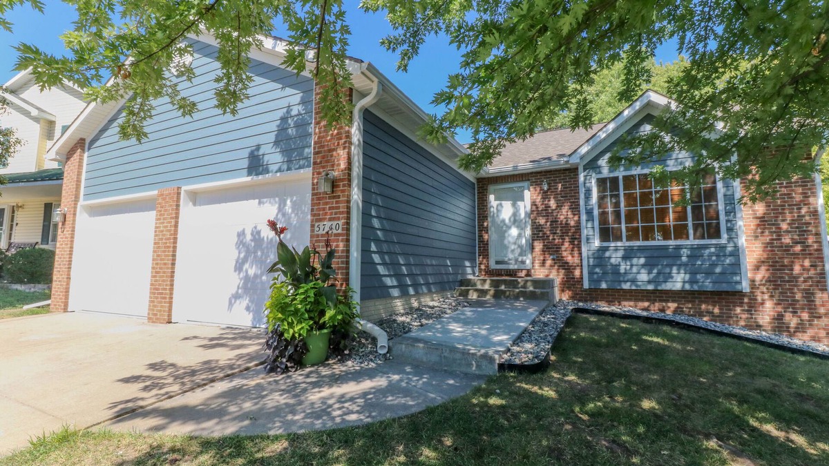 Highlands House | 5 Bedroom Lincoln Home 10 Minutes from Downtown