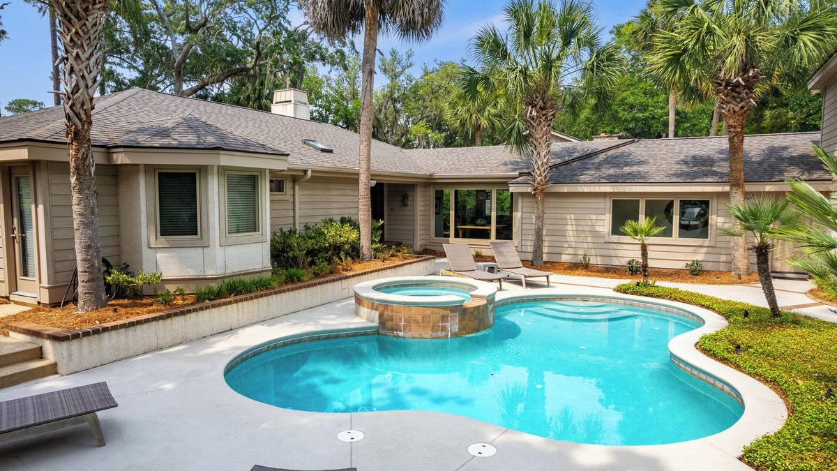 Beach Lagoon House | 5 bedroom luxurious retreat overlooking the lagoon