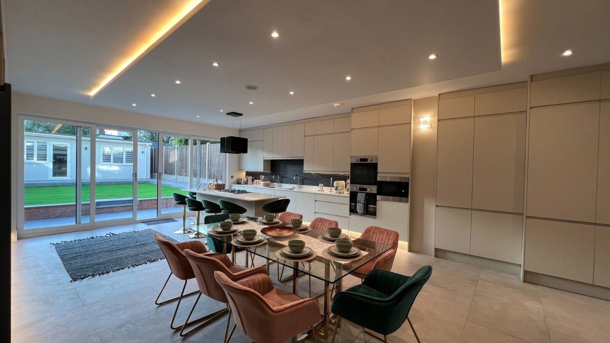 Finchley Church End Other | 5 bedroom luxury house with private garden