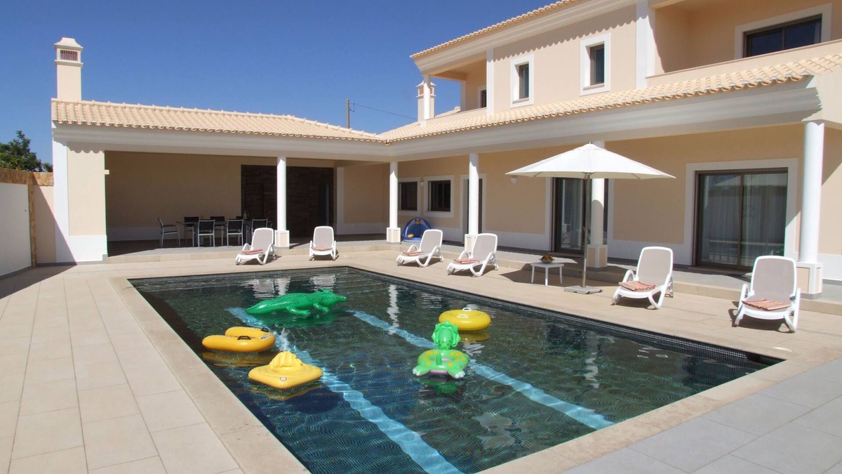 Sesmarias Villa | 5 Bedroom Luxury Villa with Private Heated Pool. Air Con & WIFI