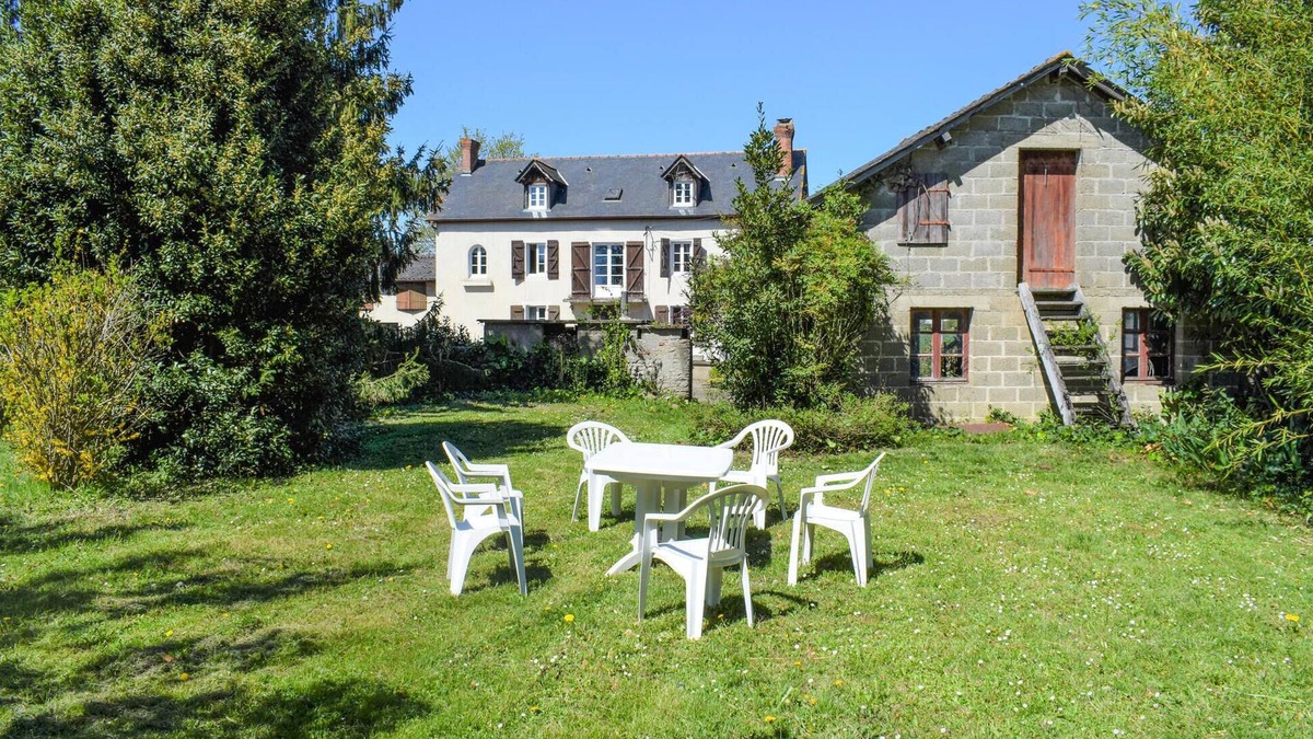 Miossens-Lanusse House | 5 bedroom nice home in Miossens Lanusse