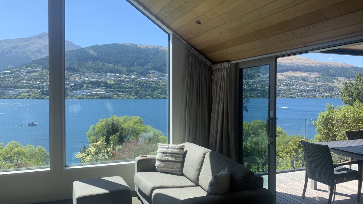 Kelvin Heights House | 5 Bedroom Queenstown Lakefront Home
