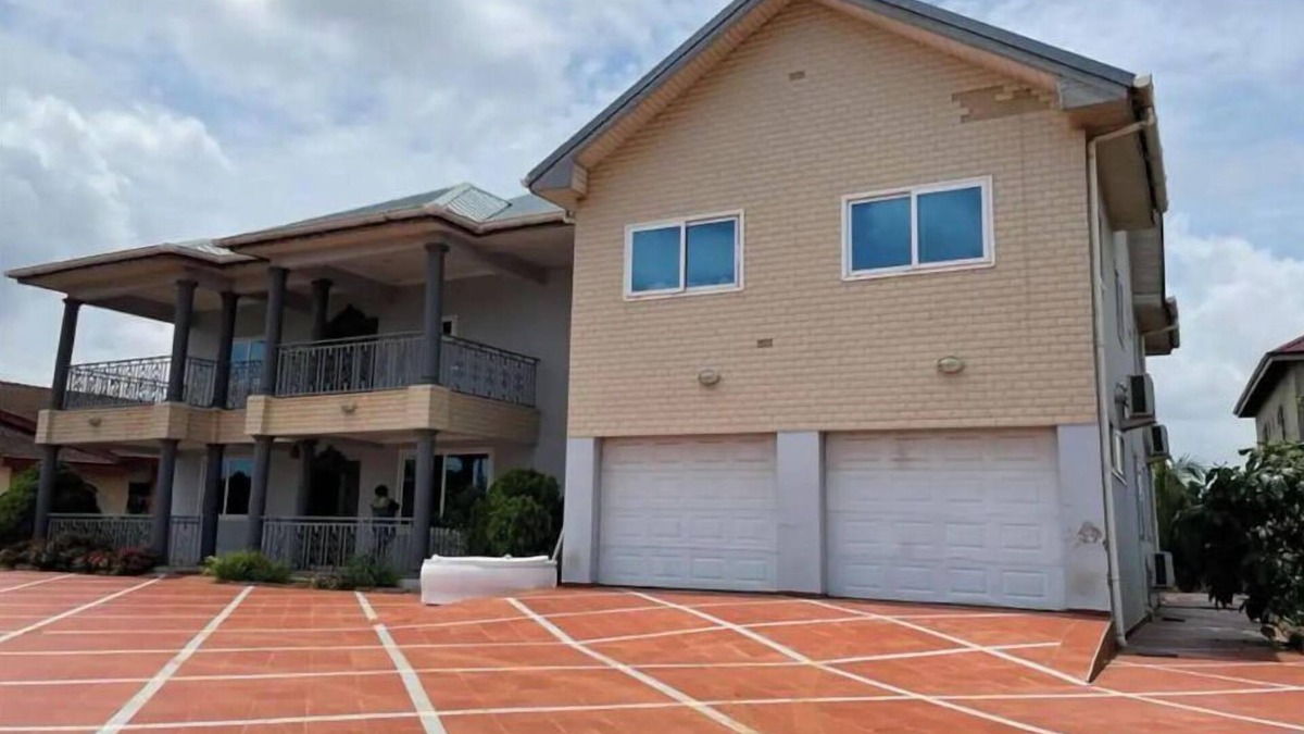 Adenta House | 5-Bedroom Residential home in Adenta.