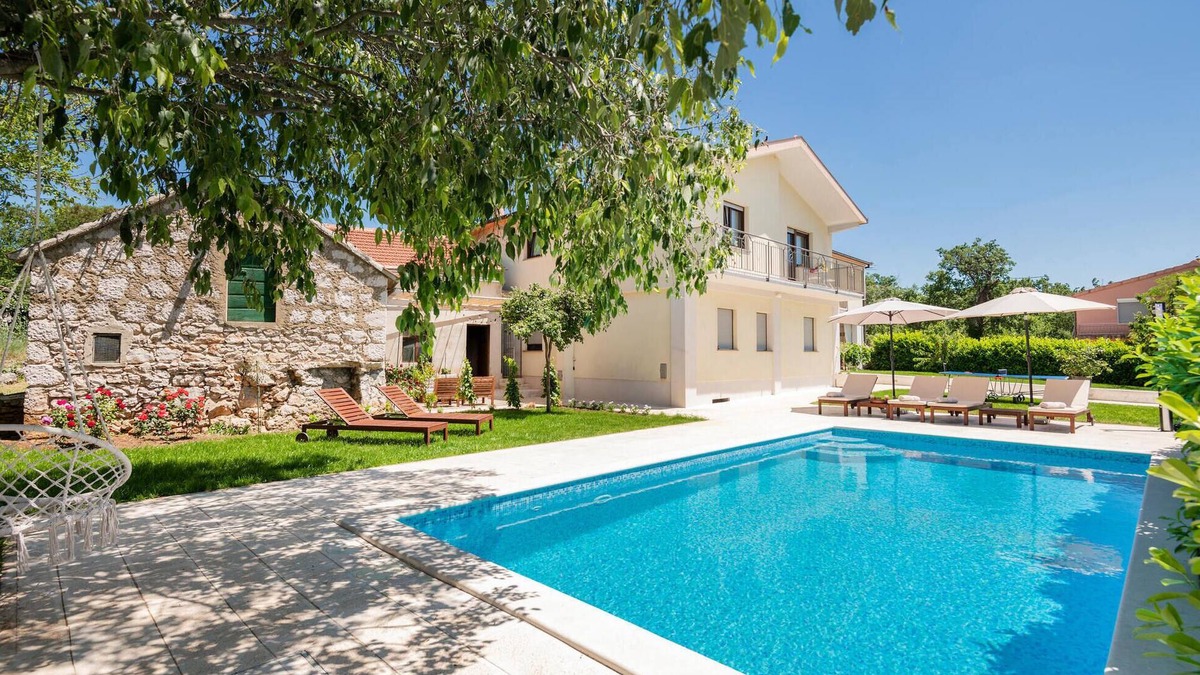Lovrec House | 5 bedroom stunning home in Lovrec