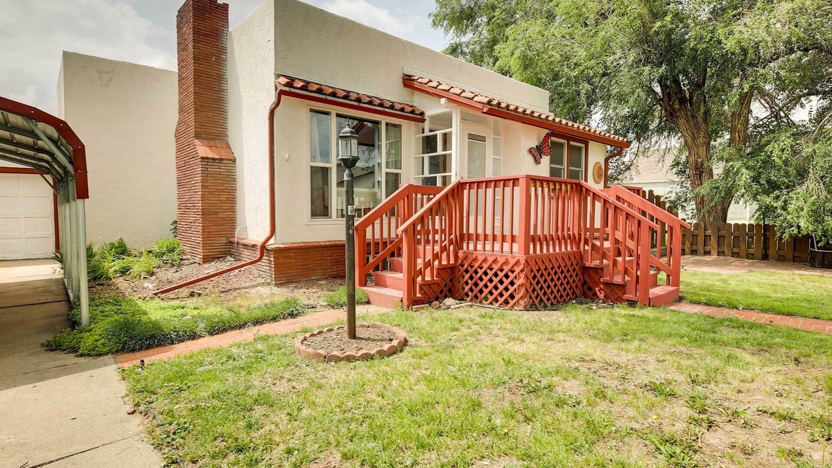 Torrington House | 5 bedroom Torrington home,sleep 8, 2 fireplaces, Torrrington, WY retreat