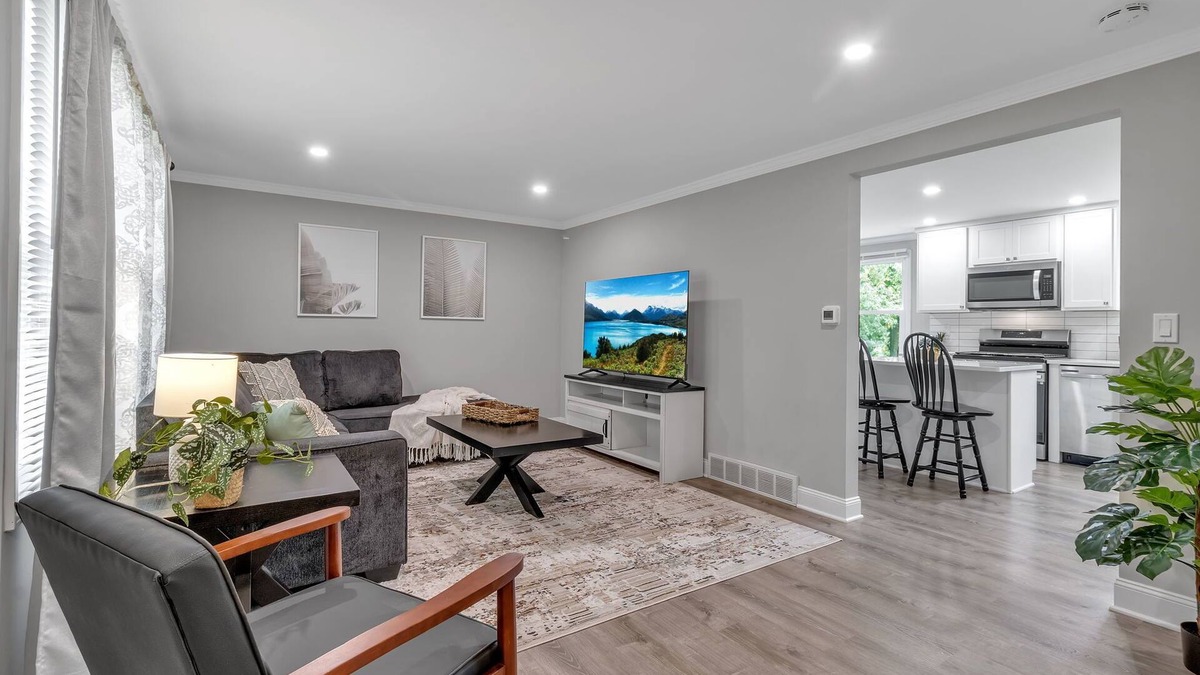 Orchard Park House | 5-bedroom updated Home in Orchard Park w/2 Living rooms and 2 King beds.