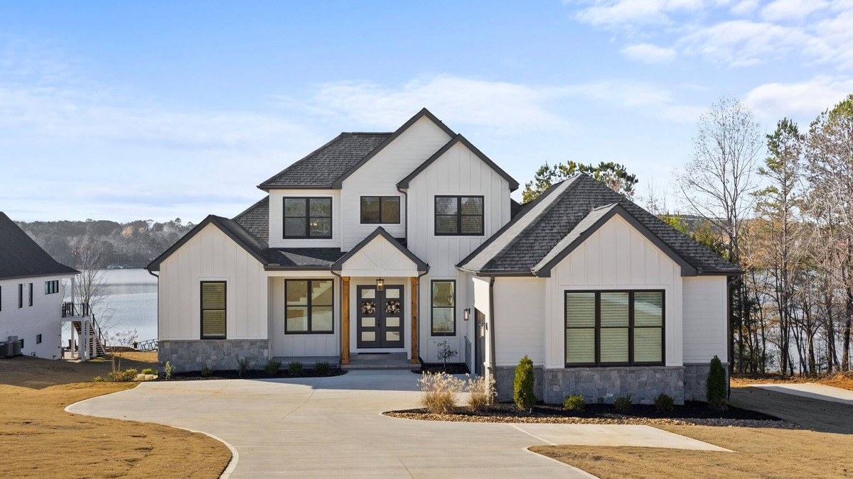 Saxony Forest House | 5-bedroom vacation home directly on Lake Keowee