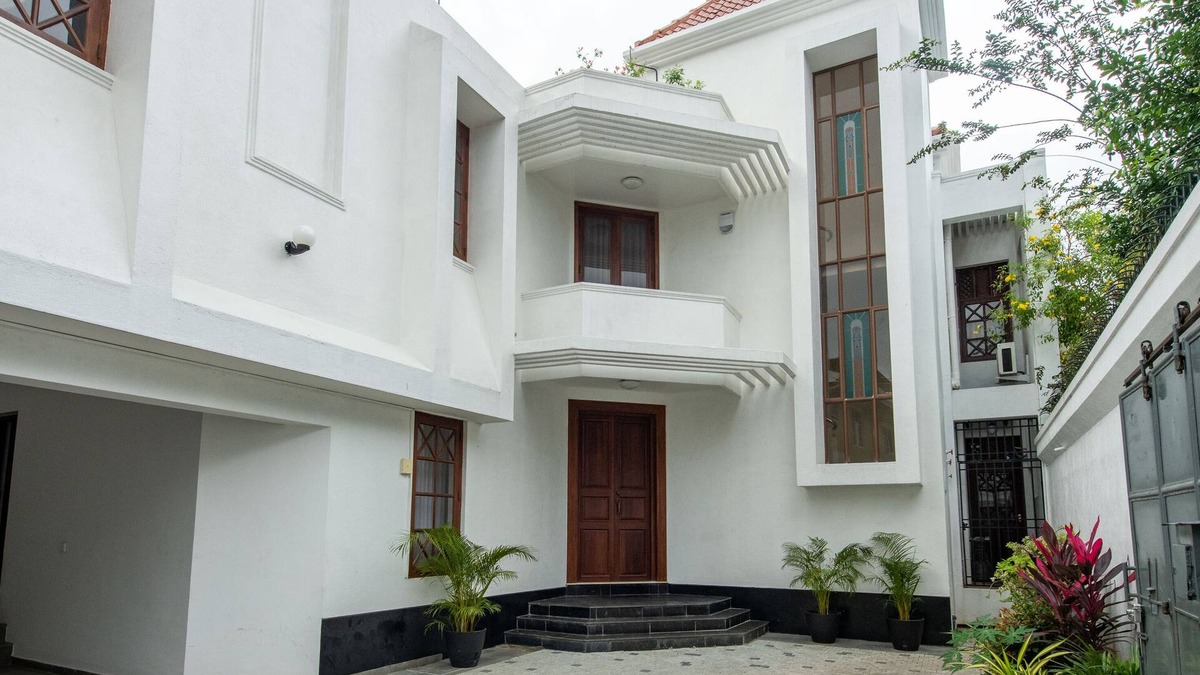 Thimbirigasyaya Villa | 5 bedroom villa bordering Golf Links in Colombo 8 Sri Lanka