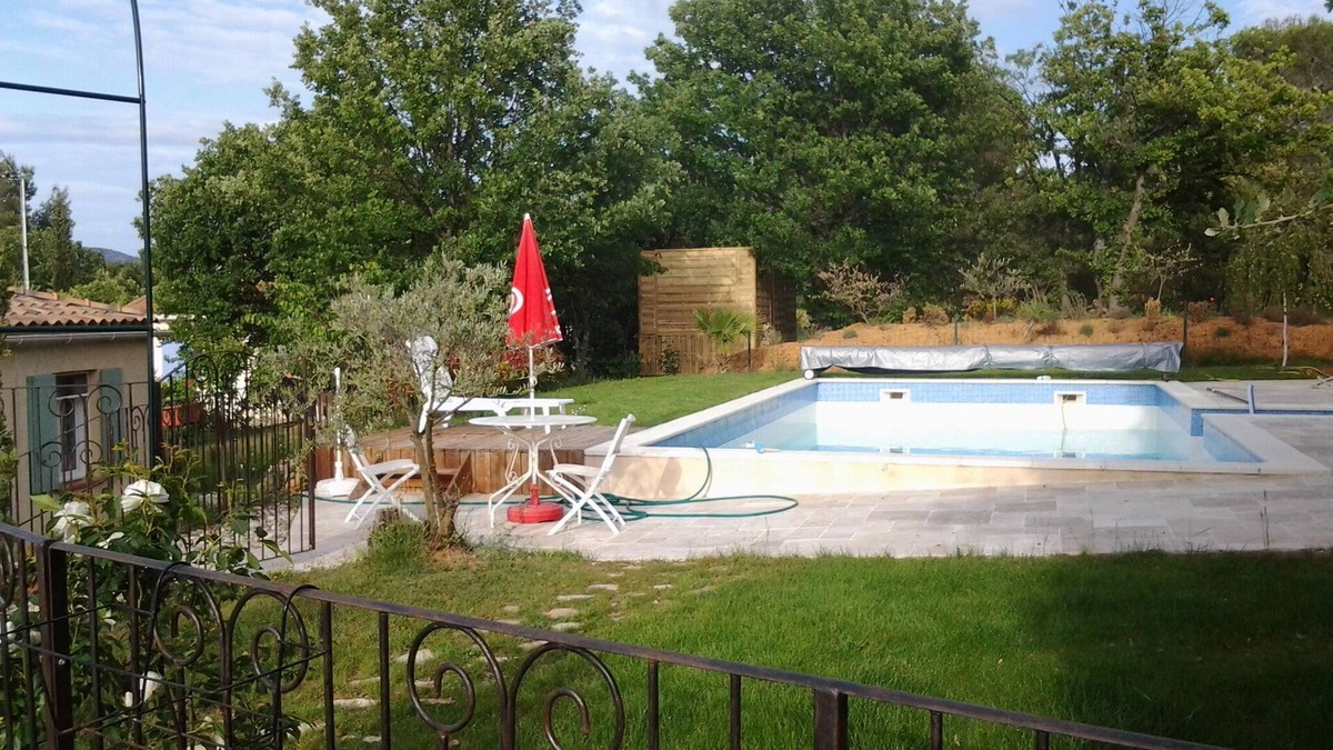 Jouques House | 5 bedroom villa in hill - Handi-pool access - near Aix en Provence