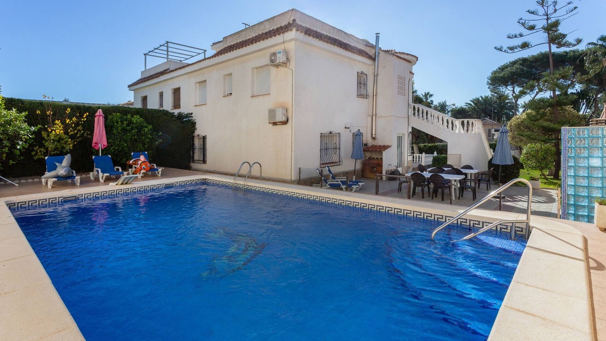 Orihuela Costa Villa | "5 bedroom Villa private Pool and Garden" close to the Sea with Pool & Wi-Fi