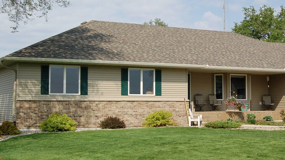 Hutchinson House | 5 bedroom walkout home that sleeps up to 15 people