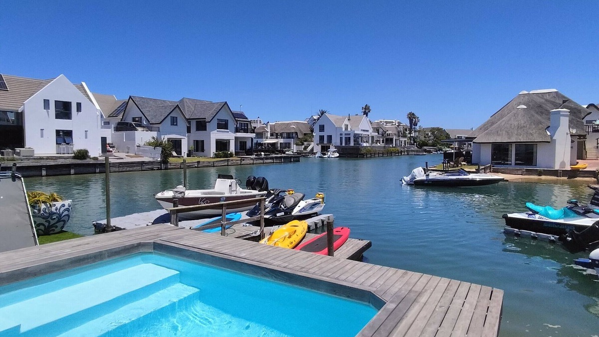 Saint Francis Bay Villa | 5 Bedroom Waterfront Villa: St Francis Bay with Solar Powered Systems and Wi-Fi