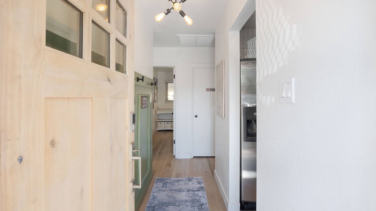 Represa House | 5-bedroom with fun accents and updated decor