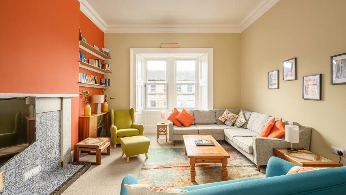 Newington Apartment | 5-bedrooms 3-bathrooms Newington Apartment - Comfy & Spacious - Central Location
